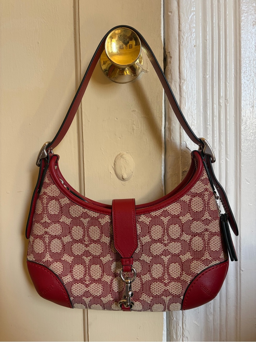 Coach Hamptons hobo shoulder bag in red signature jacquard (2025)